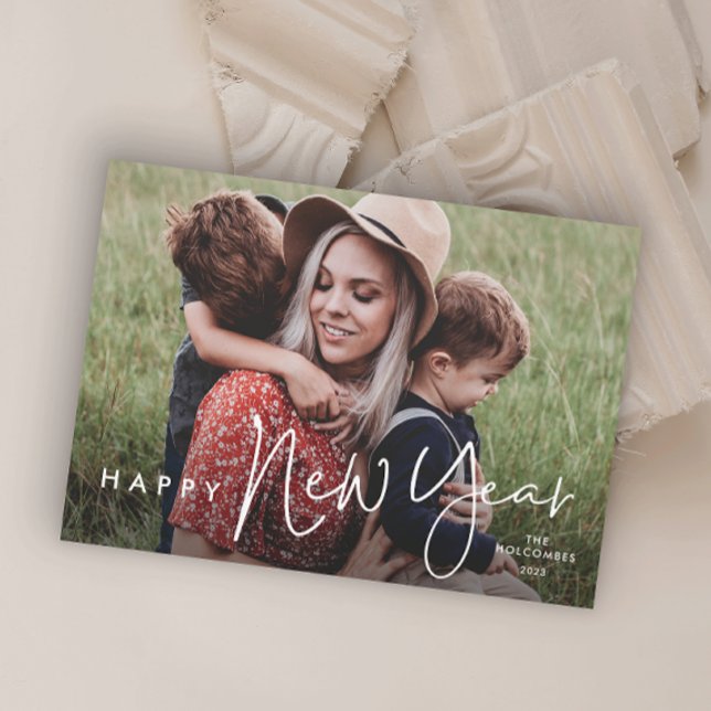 Carte de vœux simple photo Nouvel An écriture mode (Simple handwritten photo new years holiday card.)