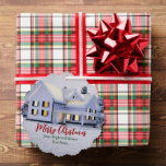 Carte Décorative Custom Winter Real Estate Company Snowy Home<br><div class="desc">Cette belle étiquette de cadeau de vacances immobilier personnalisé est parfait pour une entreprise immobilière située au nord. Superbe neige blanche borde les arbres et la maison sur cette photo d'hiver. Un courtier peut garder Joyeux Noël en écriture rouge et verte ou customiser avec ses propres Joyeuses Fêtes.</div>