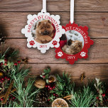 Carte Décorative Empreintes de pattes blancs rouges 1er Noël de Pup<br><div class="desc">Ornement photo en forme de flocon de neige avec une photo ronde de votre chiot avec texte courbé et de mignons empreintes de pattes en rouge et blanc.</div>
