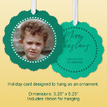 Carte Décorative Joyeux Noël ajouter photo nom de famille vert<br><div class="desc">Personnalisez cette carte de décoration "Joyeux Noël" avec une photo sur le devant et votre nom de famille sur le dos. Comprend un ruban pratique pour la pendaison,  ce qui les rend faciles à afficher et à apprécier. Vert et blanc.</div>