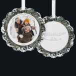 Carte Décorative Joyeux Noël Dusty Winter Greenery Photo Wreath<br><div class="desc">Présentation de la Carte d'ornement de la Serrure de Noël Dusty Winter Greenery, la façon parfaite de sonner en période de vacances avec style et élégance festive. Cette carte enchanteresse capte l'essence du pays des merveilles hivernales, avec ses délicats eucalyptus hivernaux et sa végétation botanique à feuillage persistant, ornée de...</div>