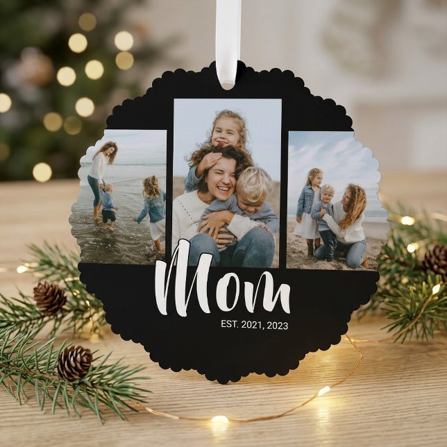 Carte Décorative Maman a établi un script moderne noir 3 Photo (Mom Established Modern Script Black 3 Photo Ornament Card)