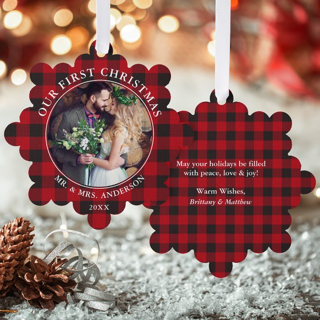 Carte Décorative Notre première photo de Noël Couple Rouge Plaid (A greeting card that is also an ornament! Customize with your photo and personalized text.)