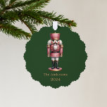 Carte Décorative Nutcracker rose vert simple<br><div class="desc">Arrière - plan vert,  et un noisette rose. Personnalisez et ajoutez un nom et une année.</div>