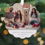 Carte Décorative Photo de Noël minimale | Portrait de famille moder<br><div class="desc">Un décor de vacances élégant avec typographie classique "Happy Holidays" en noir sur un arrière - plan blanc épuré et minimaliste. La photo, le nom et l'accueil peuvent être facilement customisés pour une touche personnelle. Un design de Noël simple, minimaliste et contemporain pour se démarquer de cette période de vacances...</div>