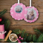 Carte Décorative Pink Pretty Snowflakes Baby Girl's 1er Christmas<br><div class="desc">Un ornement photo célébrant le premier Noël de votre petite fille avec des flocons de neige en blanc contre rose et deux photos de votre fille.</div>
