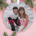 Carte Décorative Premier Noël en tant que M. & Mme script nom photo<br><div class="desc">Écriture rose comique moderne d'abord Noël ensemble comme M. et Mme keepsaké modèle de carte d'ornement d'arbre. Facile à personnaliser à l'arrière avec votre texte,  nom et date.</div>