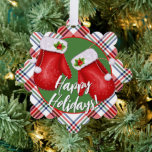 Carte Décorative Santas Personnalisé Mittens Sur Motif Rouge Vert P<br><div class="desc">Carte unique, classique, mignonne et décorative des fêtes de Noël avec des mitaines rouges Père Noël sur un classique rouge, vert, blanc et bleu motif arrière - plan et classique Happy Holidays citer un texte. Avec place pour customiser ou personnaliser avec nom de famille, salutation, ou souhait de votre choix....</div>