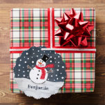 Carte Décorative Snowman de Noël personnalisé<br><div class="desc">Cette scène de neige de Noël de bonhomme de neige est imprimée d'un collage conçu par Helen McCartney Designs.</div>