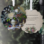 Carte Décorative Vintage Christmas Still Life avec Roses et Urn<br><div class="desc">Dessin artistique d'une ancienne huile de style maître sur la toile vie morte florale avec fleurs blanches, feuillage gris-vert poussiéreux, billes de verre, branches de pin et baies sèches dans une urne en céramique ornée. Le dos présente un graphisme floral complémentaire et un texte éditable sur un arrière - plan...</div>