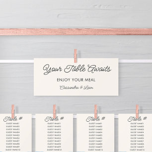 Carte d'en-tête de plan de table de mariage suspen