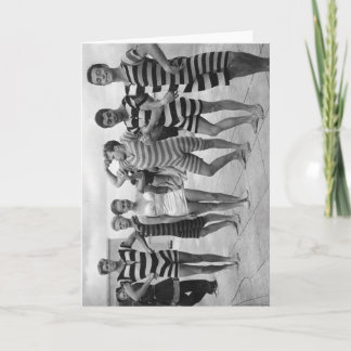 Carte Des hommes vintages en maillot de bain avec une fe