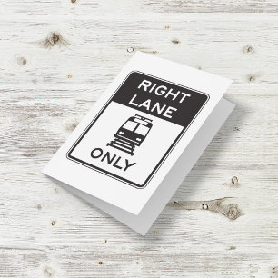 Carte d'indication routière sur la voie droite du
