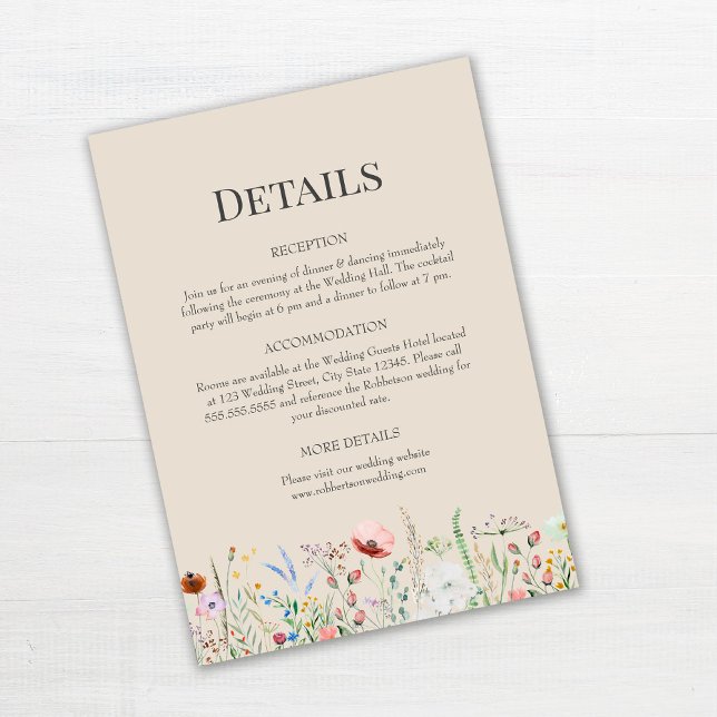 Carte d'information sur les détails du mariage aux (Taupe Wildflowers Wedding Details Enclosure Card on white table.)