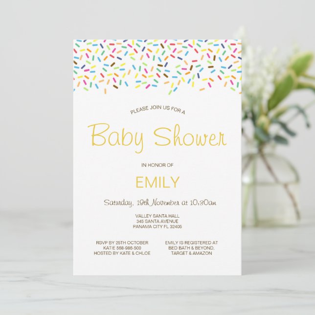 Carte d'invitation imprimée pour baby shower avec  (Debout devant)