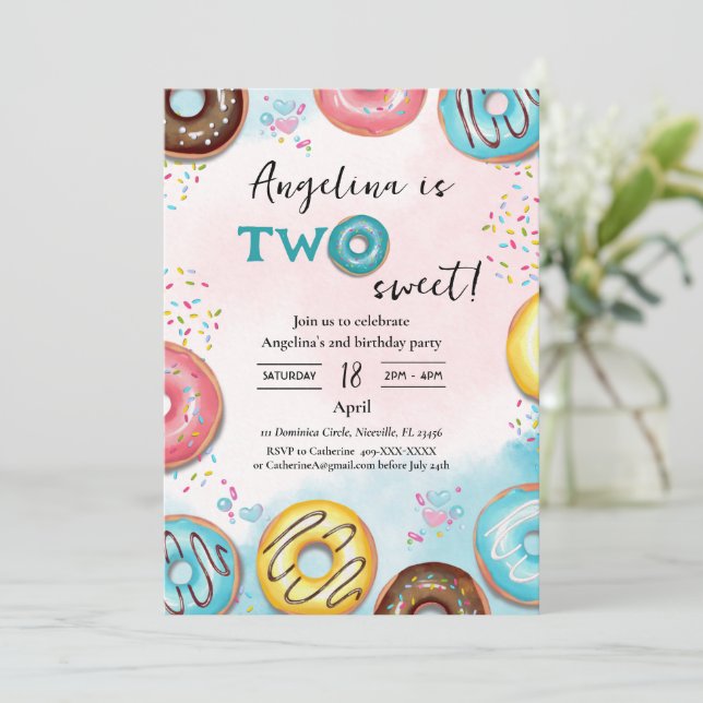 Carte d'invitation pour un 2ème anniversaire à pla (Debout devant)