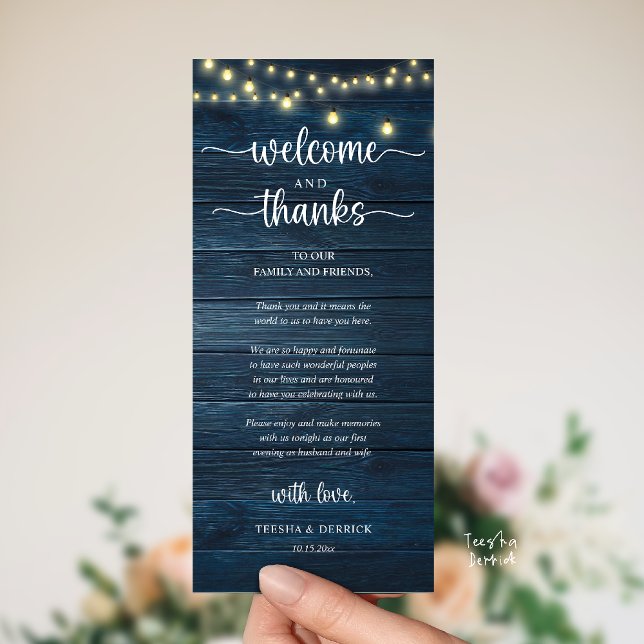 Carte d'invité de réception rustique "Bienvenue et ("Welcome and Thanks" Rustic Reception dinner Guest thank you Card in string lights navy blue wood)