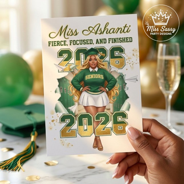 Carte Diplômée noire de la promotion 2026 Vert et Or (2026 Grad Card: Luxury green & gold stationery for a stylish Black girl's graduation celebration.)