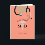 Carte Docteur de graduation Moderne Scrub Top Personnali<br><div class="desc">Graduation Doctor Modern Scrub Top Personnalisé Card a un design amusant avec un arrière - plan en terre cuite orange personnalisable et ressemble à un top gommage médical avec un stéthoscope autour du cou. Un symbole caduceus et l'abréviation "MD" sont au centre avant avec "classe de" année personnalisée et personnalisée...</div>