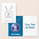 Carte Dorée Bouclier Maccabee Et Paroles<br><div class="desc">Représentation d'un bouclier de Maccabee et de deux lances. Le bouclier est orné d'un lion et d'un texte lisant "Yisrael" (Israël) dans l'alphabet paléo-hébreu. Le texte anglais "Maccabee" apparaît également. Ajoutez votre propre texte. Les Maccabées étaient des rebelles juifs qui ont libéré la Judée du joug de l'Empire seleucide. Chanukkah...</div>