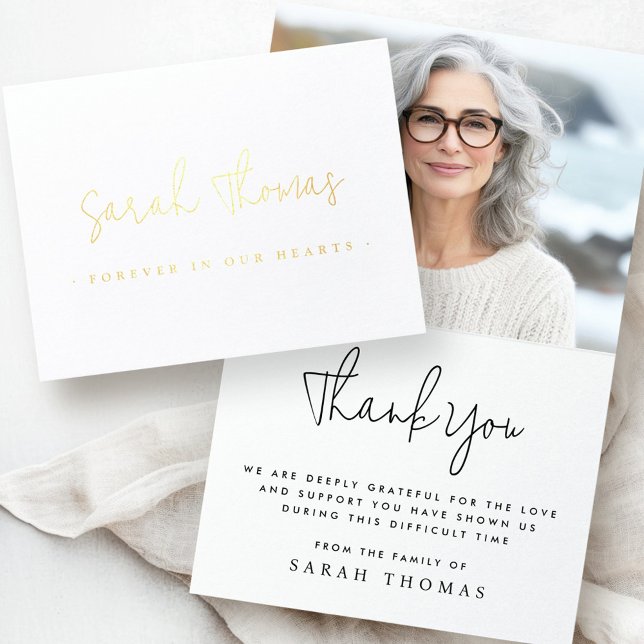 Carte Dorée Élégant script pour toujours dans notre coeur phot (Elegant script forever in our hearts funeral photo foil card)