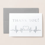 Carte Dorée Heartbeat du personnel de santé Merci<br><div class="desc">Merci au personnel de soins de santé branché,  carte papier. Un battement de coeur avec illustration cardiaque. Parfait pour les infirmières,  les médecins et les travailleurs du domaine médical. L'intérieur de la carte peut être laissé en blanc pour votre message manuscrit ou personnaliser pour ajouter un message imprimé.</div>