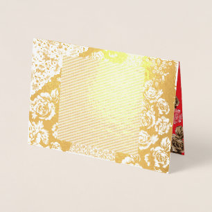 Carte Dorée Tissu rouge éclatant avec floral complexe et