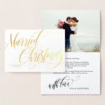 Carte Dorée Tourbillonnant marié Mariage de Noël Merci photo<br><div class="desc">Elégante carte de remerciements mariage pour la saison des Fêtes avec de la vraie feuille d'or contre un arrière - plan blanc. Marié Noël dans un script tourbillonnant de calligraphie dorée avec vos noms et date mariage. Ajoutez une de vos photos de mariage au carte de remerciements avec une note...</div>
