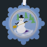 Carte d'ornement - Snowman de travail sur bleu moy<br><div class="desc">Snowman avec pelle est prêt à nettoyer la neige de son globe de neige. Les pins verts sont derrière lui. Texte en arrière "Meilleurs voeux pour la saison des Fêtes" Arrière - plan des deux côtés est bleu moyen.</div>