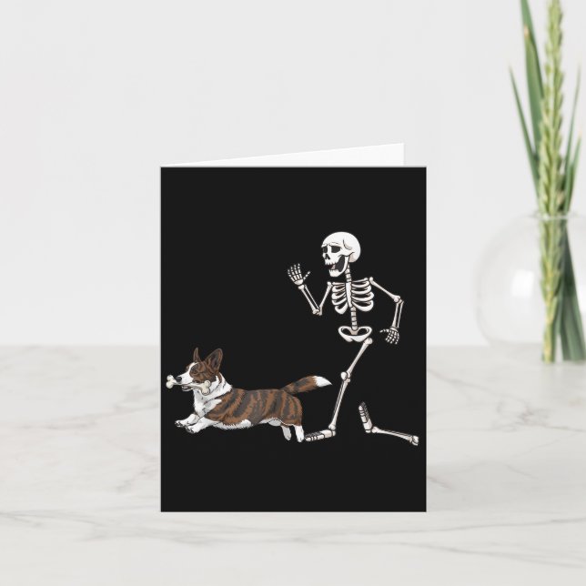 Carte Drôle Halloween Cardigan Welsh Corgi Et Skeleton (Devant)
