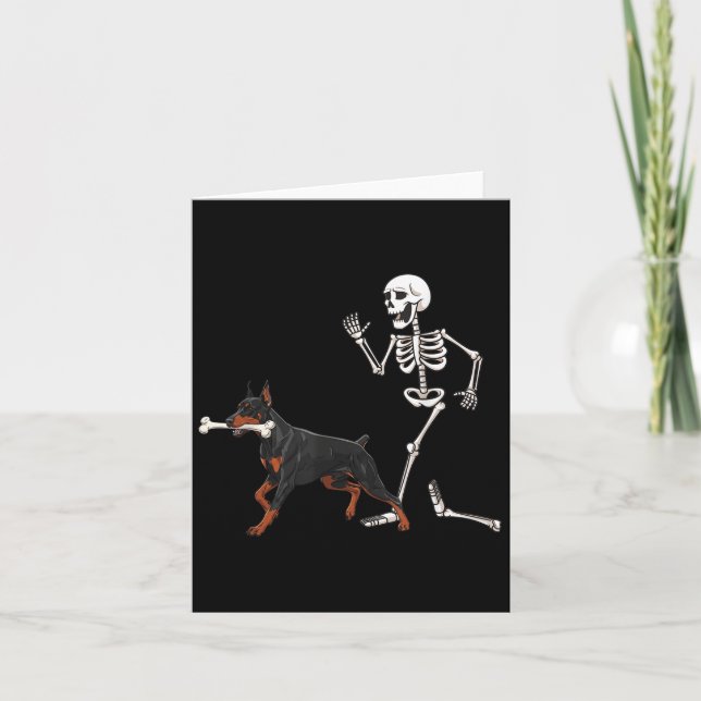 Carte Drôle Halloween Doberman Nscher Et Skeleton (Devant)