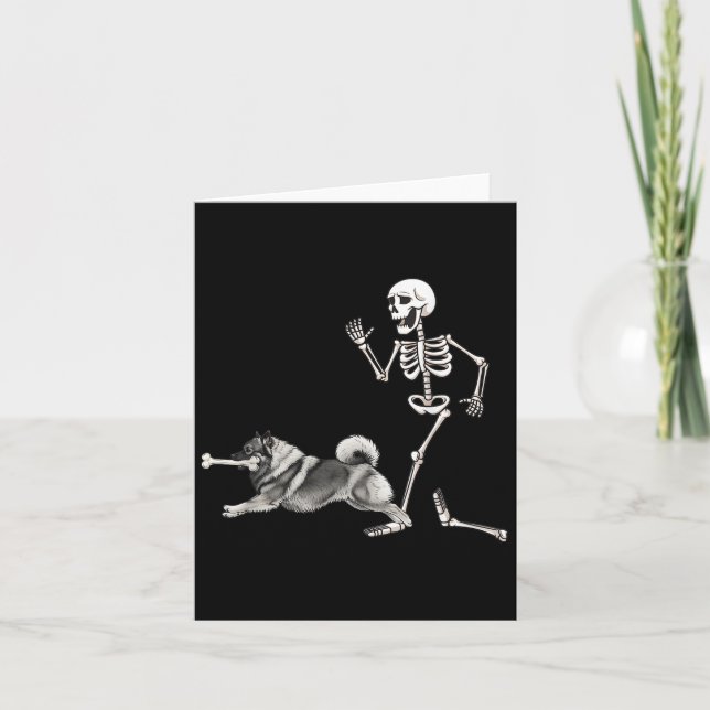 Carte Drôle Halloween Keeshond Et Squelette (Devant)