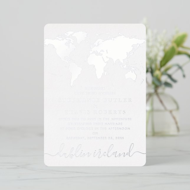 Carte du monde Silver Foil Blue Destination Mariag (Debout devant)