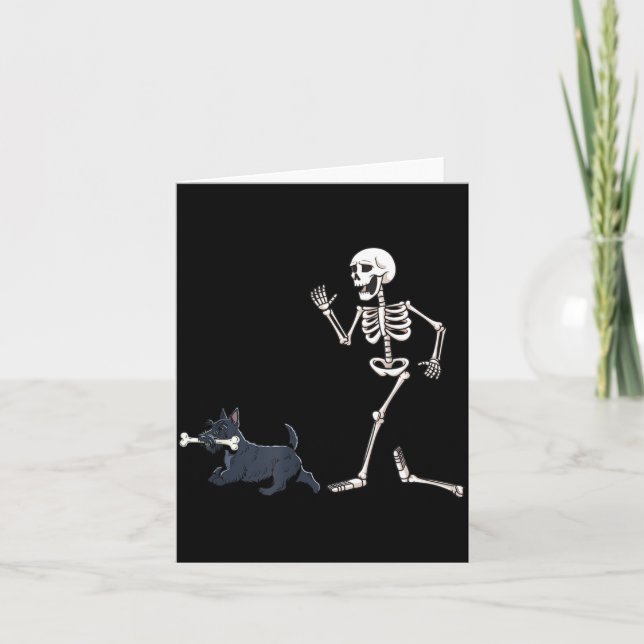 Carte Écossais terrier drôle d'Halloween et squelette (Devant)