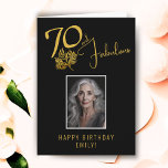 Carte Elégant 70 et Fabulous Twigs 70th Birthday Photo<br><div class="desc">Elégant 70 et Fabulous Gold Twigs 70e Carte photo d'anniversaire. 70 et texte fabuleux en écriture dorée tendance et une brindille d'or élégante avec des feuilles sur un arrière - plan noir. Personnalisez-le avec votre nom et votre photo, et faites une carte d'anniversaire personnalisée et élégante. Ajoutez votre note d'anniversaire...</div>