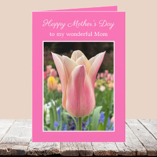 Carte élégante de fête des mères aux tulipes roses