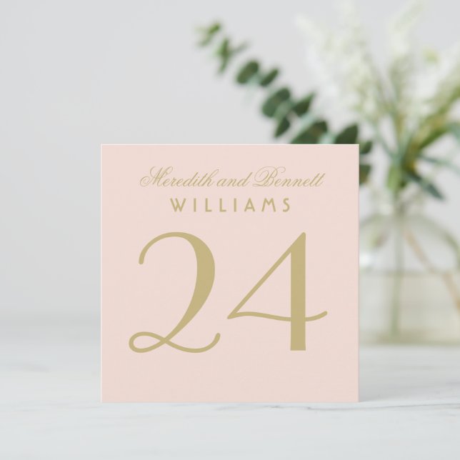 Carte élégante de numéro de table de mariage rose  (Debout devant)