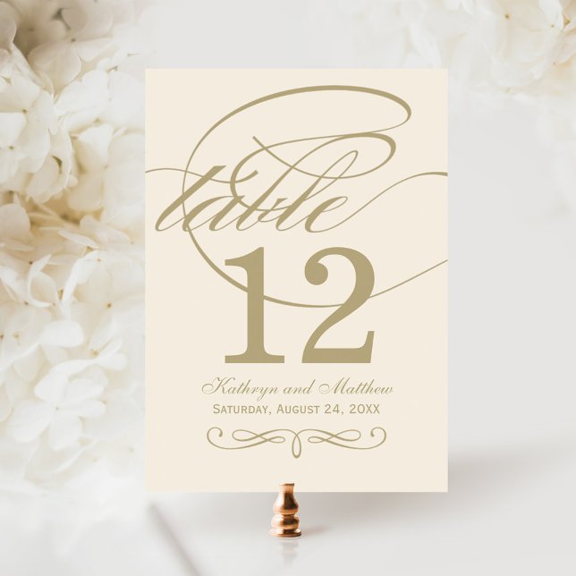 Carte élégante de numéro de table en calligraphie  (Créateur téléchargé)