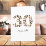 Carte Empreinte de léopard 30 | Modern Cute Name 30th Bi<br><div class="desc">Simple, design et tendance empreinte de léopard âge 30 carte de voeux en poster de animal marron et noir sur un arrière - plan rose pâle. Le nom et le message intérieur dans un script moderne peuvent être facilement personnalisées pour une carte unique de 30ème anniversaire pour le jour spécial...</div>