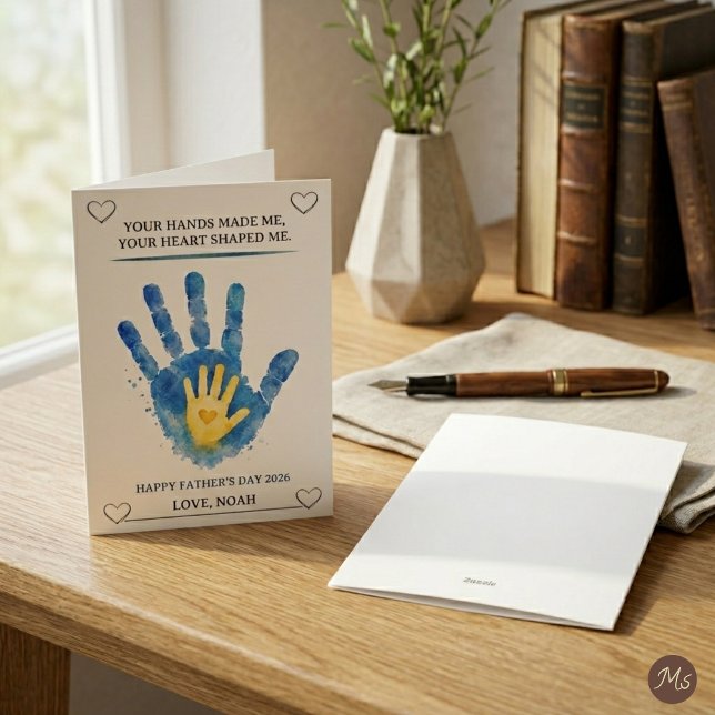 Carte Empreinte de main d'enfant à l'aquarelle bleue pou (Send love with this 'Your Hands Made Me' watercolor handprint greeting card for Dad!)