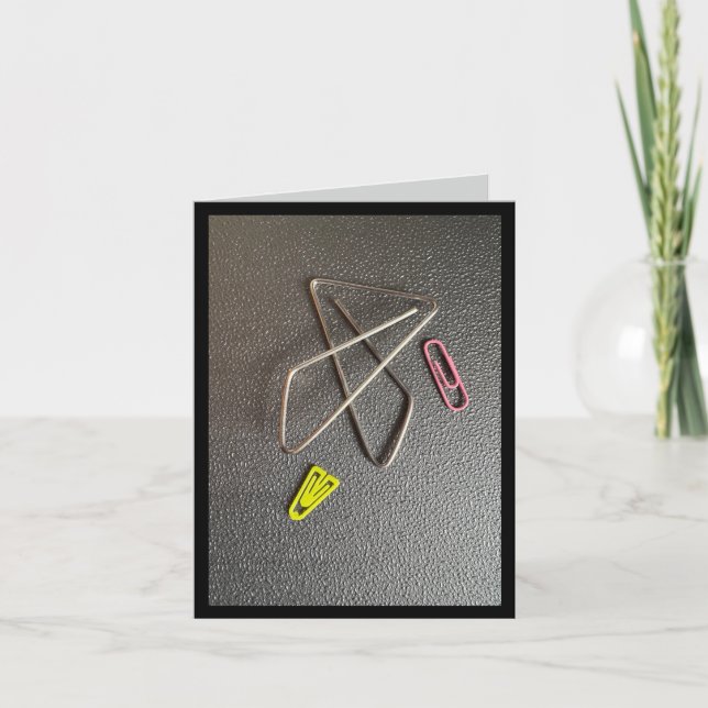 Carte En train de le tenir avec un trombone (Devant)