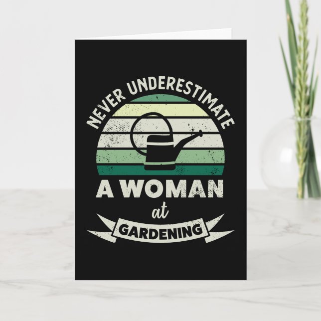 Carte Femme au jardin Funny Gardener Cadeaux Maman (Devant)