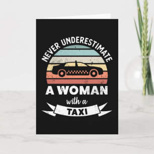 Carte Femme avec un cadeau de voitures drôles de taxi Ma