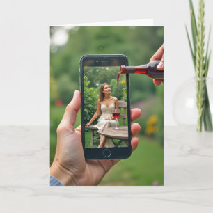 Carte Femme qui fête son anniversaire dans un jardin ave