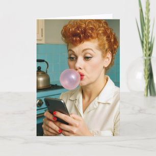 Carte Femme rousse pour 70 ans sur fond rétro en train d