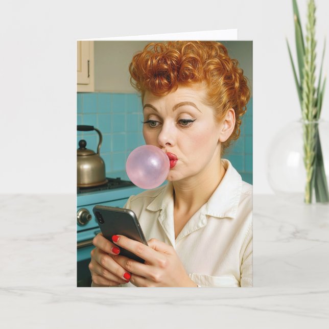 Carte Femme rousse pour 70 ans sur fond rétro en train d (Devant)
