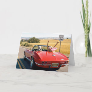 Carte Femmes d'anniversaire dans une Corvette rouge 1966