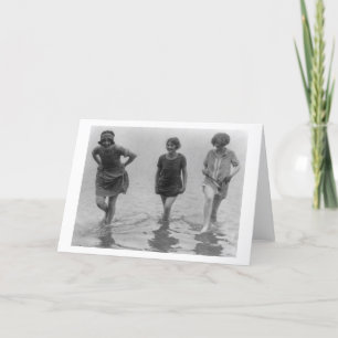 Carte Femmes marchant à Arlington Beach Photographie