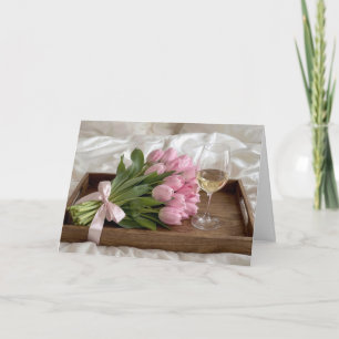 Carte Fête des Mères Vin et Tulipes Roses sur des Draps