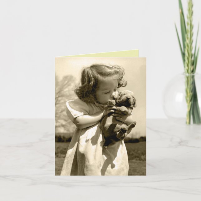 Carte Fille Vintage Embrasse un Chiot (Devant)